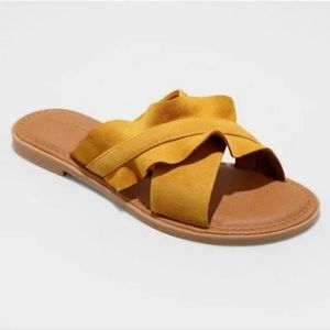 Target Universal Threads mustard sandals sz 7